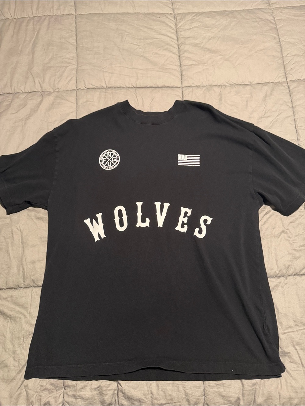 DarcSport Wolves Graphic Crewneck T-Shirt - Black
